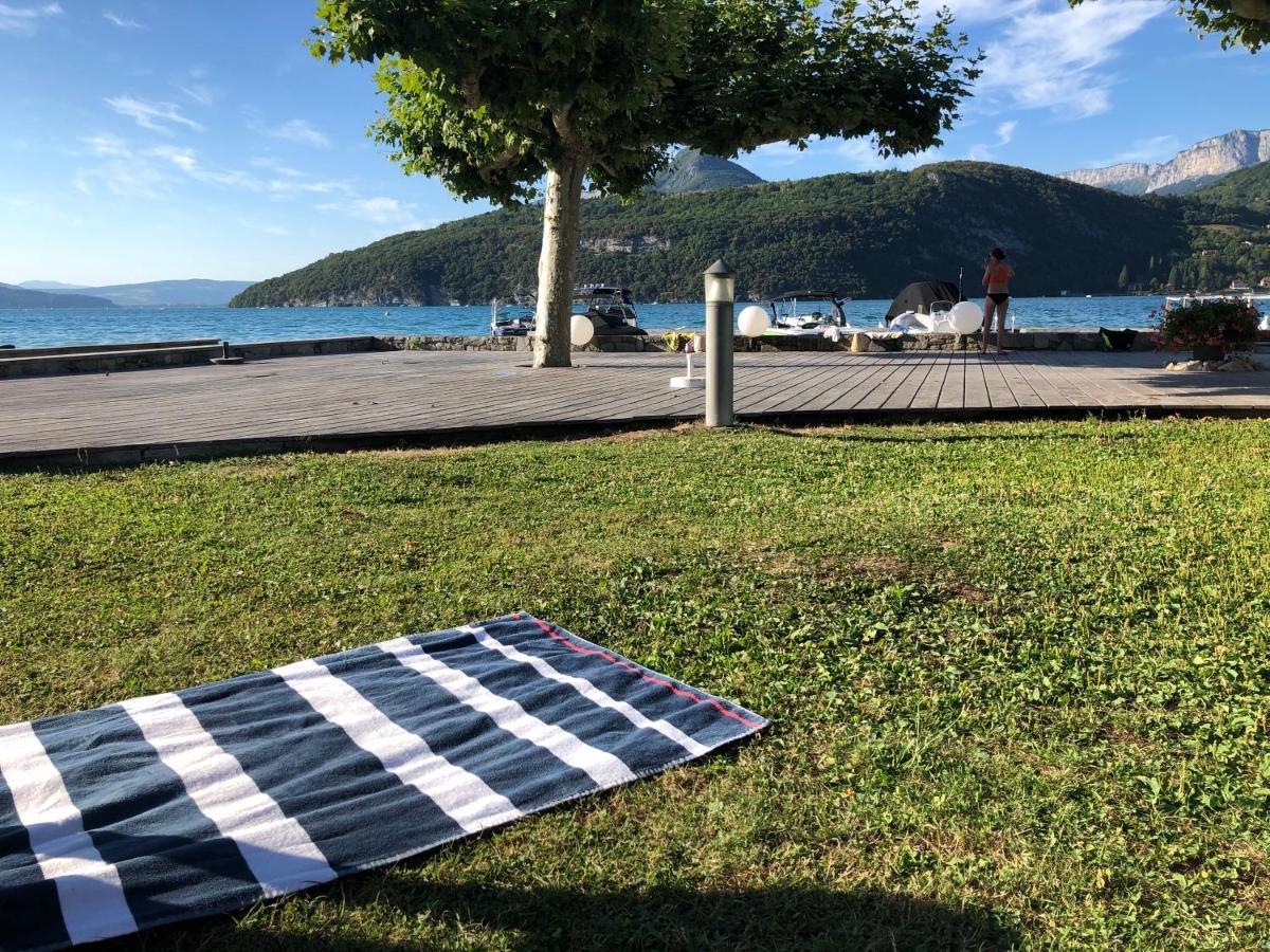 Logement Atypique Avec Vue Unique Panoramique Sur Le Lac D'Annecy, Dans Une Residence Avec Plage Et Ponton Privee Sur La Commune De Duingt Eksteriør billede